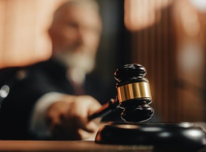 Court,of,law,and,justice,trial,session:,imparcial,honorable,judge