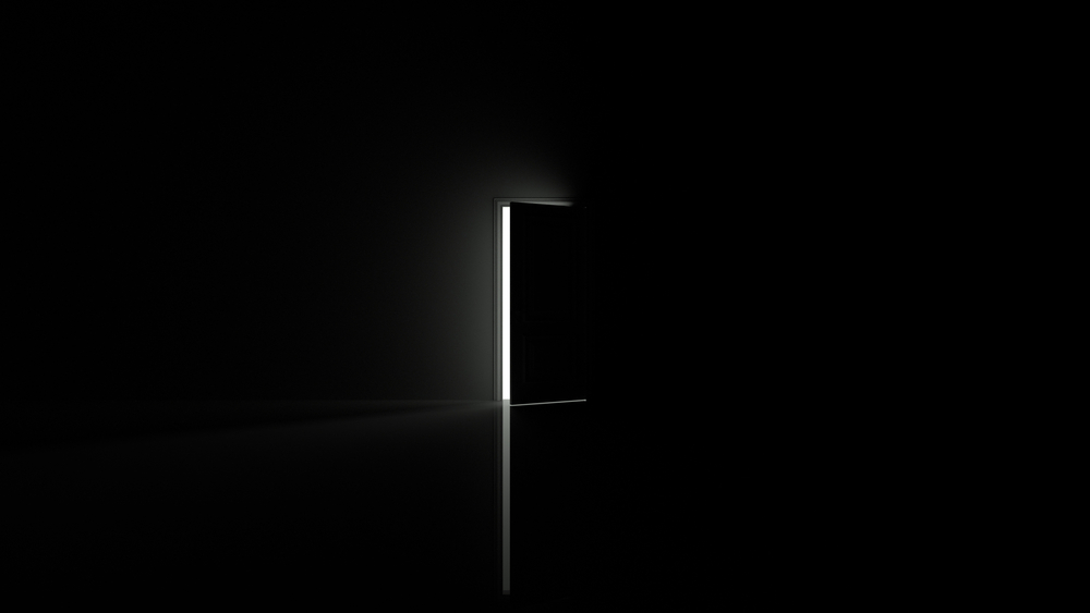 Light,shines,from,door,opening,in,dark,room ,close ,fills