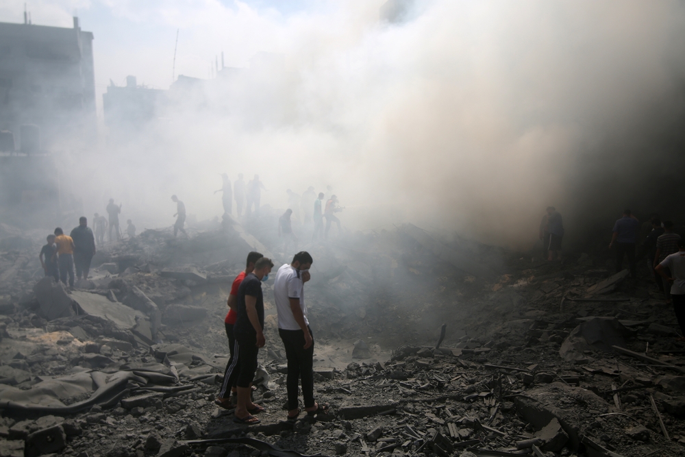 Palestinians,look,for,survivors,after,an,israeli,airstrike,in,rafah