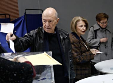 Former,greek,prime,minister,costas,simitis,casts,his,ballot,during