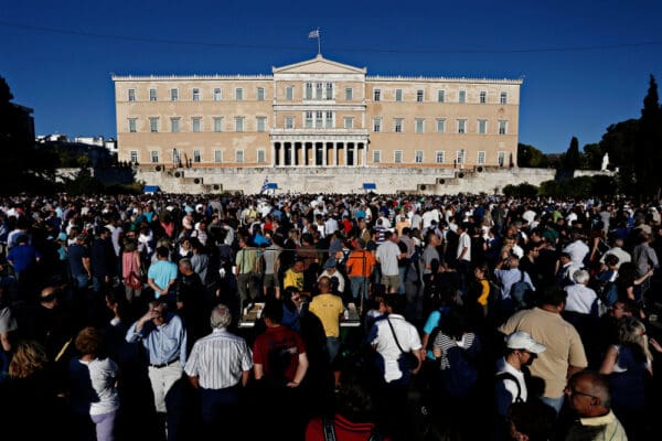 People,chant,slogans,in,front,of,the,greek,parliament,in