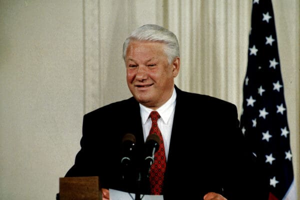 Russian,president,boris,yeltsin,with,president,william,clinton,answers,questions