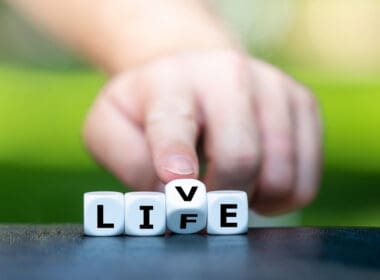 Live,your,life ,hand,turns,a,dice,and,changes,the