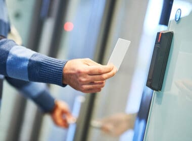 Using,electronic,card,key,for,access