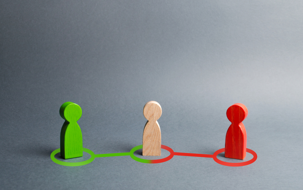 Red,and,green,people,want,to,recruit,person,in,the