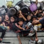 Displaced,palestinians,in,al mawasi,crowd,to,get,rice,meals,from