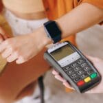 Cropped,woman,wear,shirt,hold,bank,payment,terminal,to,process