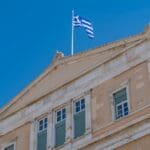 The,greek,flag,flies,over,the,parliament,building,in,syntagma
