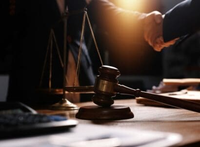 Attractive,young,lawyer,in,office,business,woman,and,lawyers,discussing