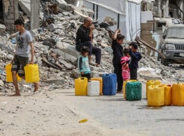 Palestinians,try,to,obtain,clean,drinking,water,due,to,the