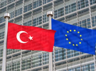 Turkey,and,europe,flags,waving,in,the,wind,(3d,rendered)