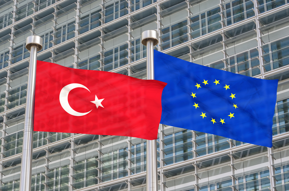 Turkey,and,europe,flags,waving,in,the,wind,(3d,rendered)