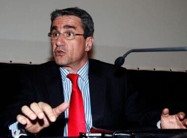 Andreas,loverdos,,minister,for,health,and,social,solidarity,gives,a