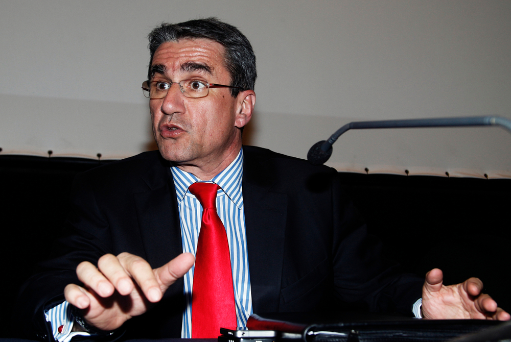 Andreas,loverdos,,minister,for,health,and,social,solidarity,gives,a