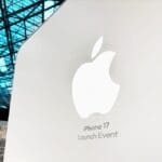 8 29 2025,,doha,,qatar ,white,and,glowing,apple,iconic,logo,on