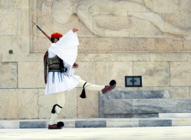 Evzoni,guard,in,front,of,the,greek,parliament,,athens