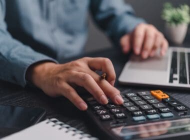 Businessman,using,calculator,bookkeeping,payroll,and,budget,tax ,business,document