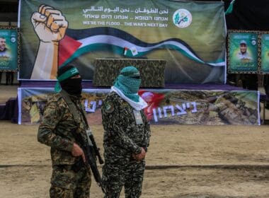 Al qassam,brigades,during,the,handover,of,israeli,prisoners,to,the