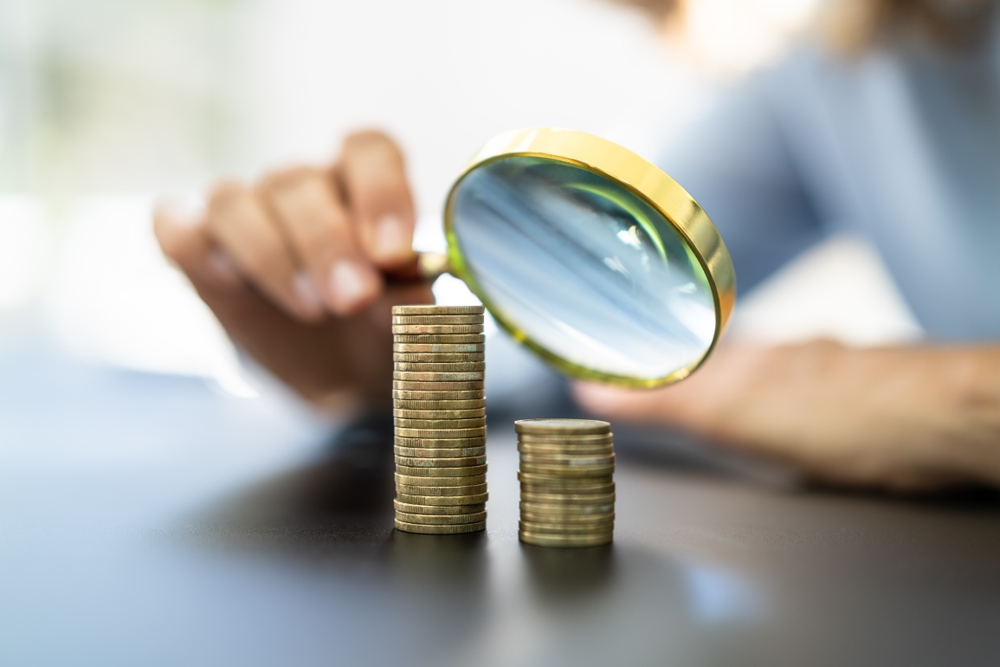 Compare,wage,gap,,money,pay,and,pay