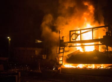 Melting,waste,iron,use,electric,old,method,in,a,steel