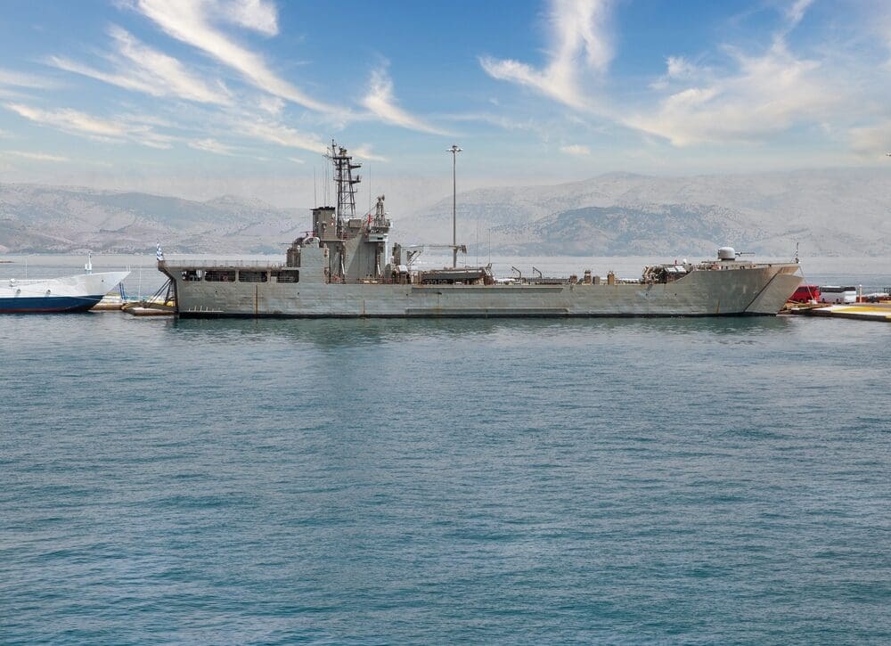 Hellenic,navy,military,tank,landing,ship,moored,in,kerkyra,port