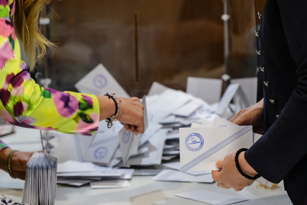 Election,representatives,count,ballots,after,polling,station,closed,during,the