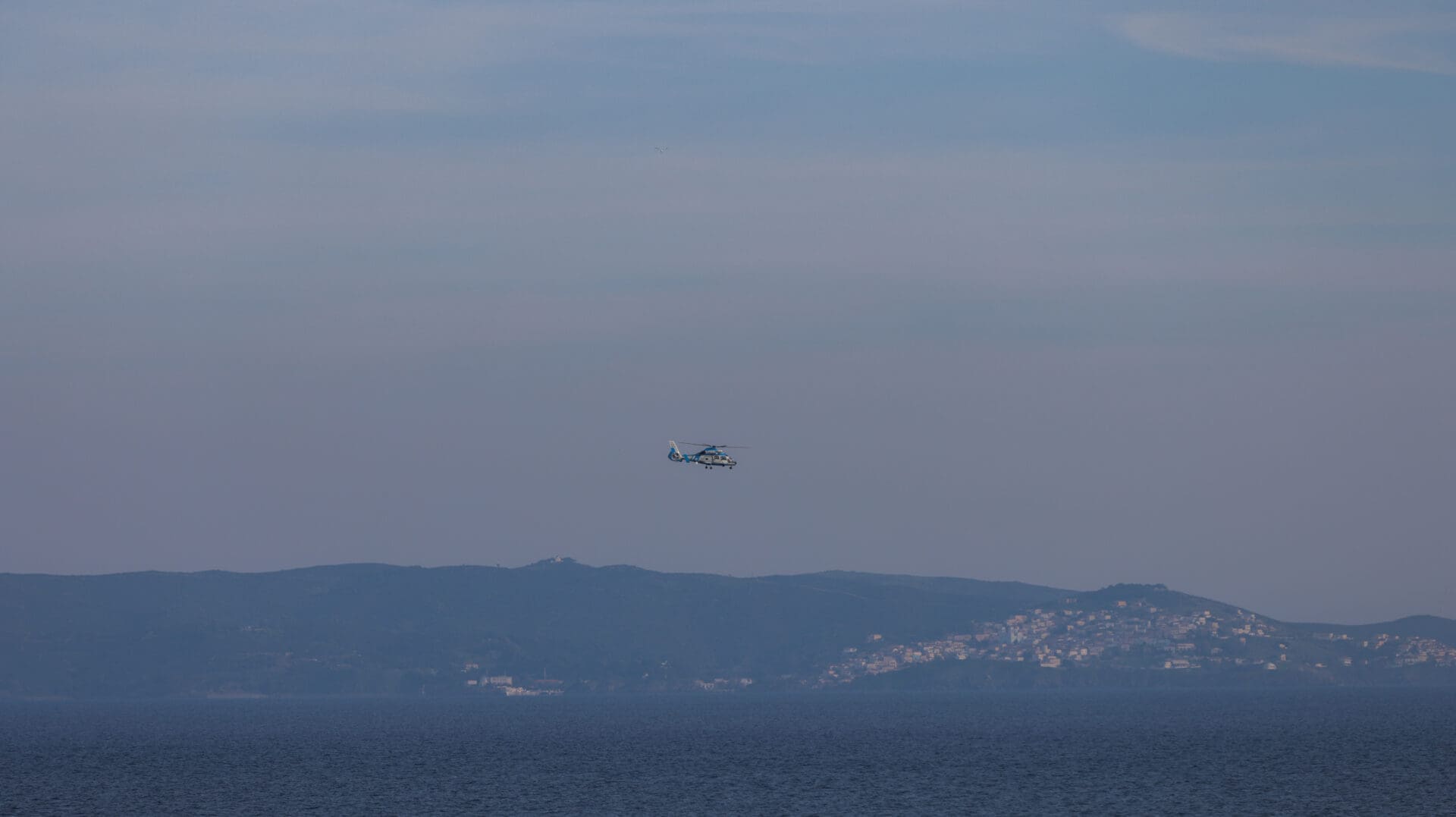 [384324] ΣΥΓΚΡΟΥΣΗ ΣΚΑΦΟΥΣ ΤΟΥ ΛΙΜΕΝΙΚΟΥ ΜΕ ΣΚΑΦΟΣ ΔΙΑΚΙΝΗΤΩΝ ΠΟΥ ΜΕΤΕΦΕΡΕ ΠΡΟΣΦΥΓΕΣ ΚΑΙ ΜΕΤΑΝΑΣΤΕΣ ΣΤΗΝ ΧΙΟ (ΚΩΣΤΑΣ ΑΝΑΓΝΩΣΤΟΥ/eurokinissi)