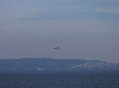 [384324] ΣΥΓΚΡΟΥΣΗ ΣΚΑΦΟΥΣ ΤΟΥ ΛΙΜΕΝΙΚΟΥ ΜΕ ΣΚΑΦΟΣ ΔΙΑΚΙΝΗΤΩΝ ΠΟΥ ΜΕΤΕΦΕΡΕ ΠΡΟΣΦΥΓΕΣ ΚΑΙ ΜΕΤΑΝΑΣΤΕΣ ΣΤΗΝ ΧΙΟ (ΚΩΣΤΑΣ ΑΝΑΓΝΩΣΤΟΥ/eurokinissi)