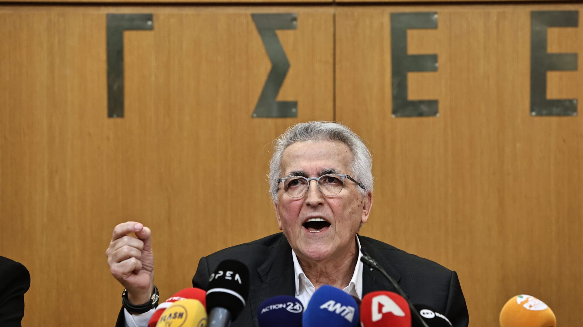 [384572] ΣΥΝΕΝteΥΞΗ ΤΥΠΟΥ ΤΟΥ ΠΡΟΕΔΡΟΥ ΤΗΣ ΓΣΕΕ ΓΙΑΝΝΗ ΠΑΝΑΓΟΠΟΥΛΟΥ (ΓΙΑΝΝΗΣ ΠΑΝΑΓΟΠΟΥΛΟΣ/eurokinissi)