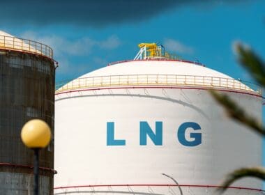 Over,land,gas,pipeline,system,lng,tank,storage,at,natural