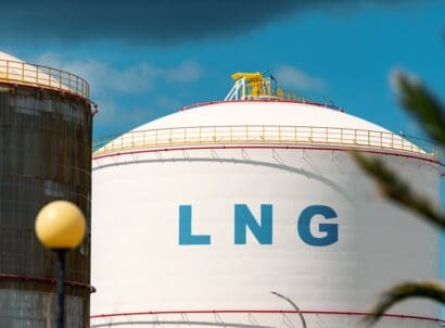 Over,land,gas,pipeline,system,lng,tank,storage,at,natural