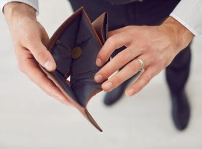 Close,up,of,poor,unrecognizable,unemployed,business,man,hands,holding