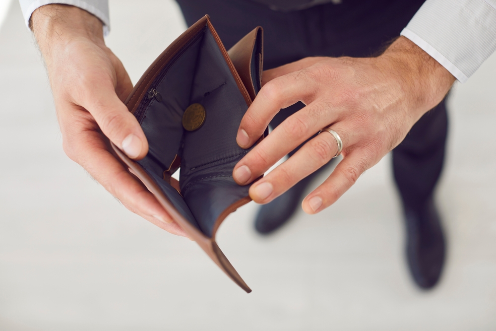 Close,up,of,poor,unrecognizable,unemployed,business,man,hands,holding