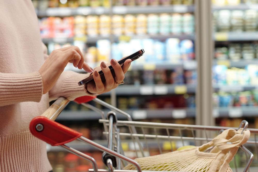 Side,view,close,up,of,woman,shopping,in,supermarket,and